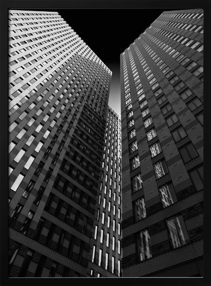 Between giants | Poster