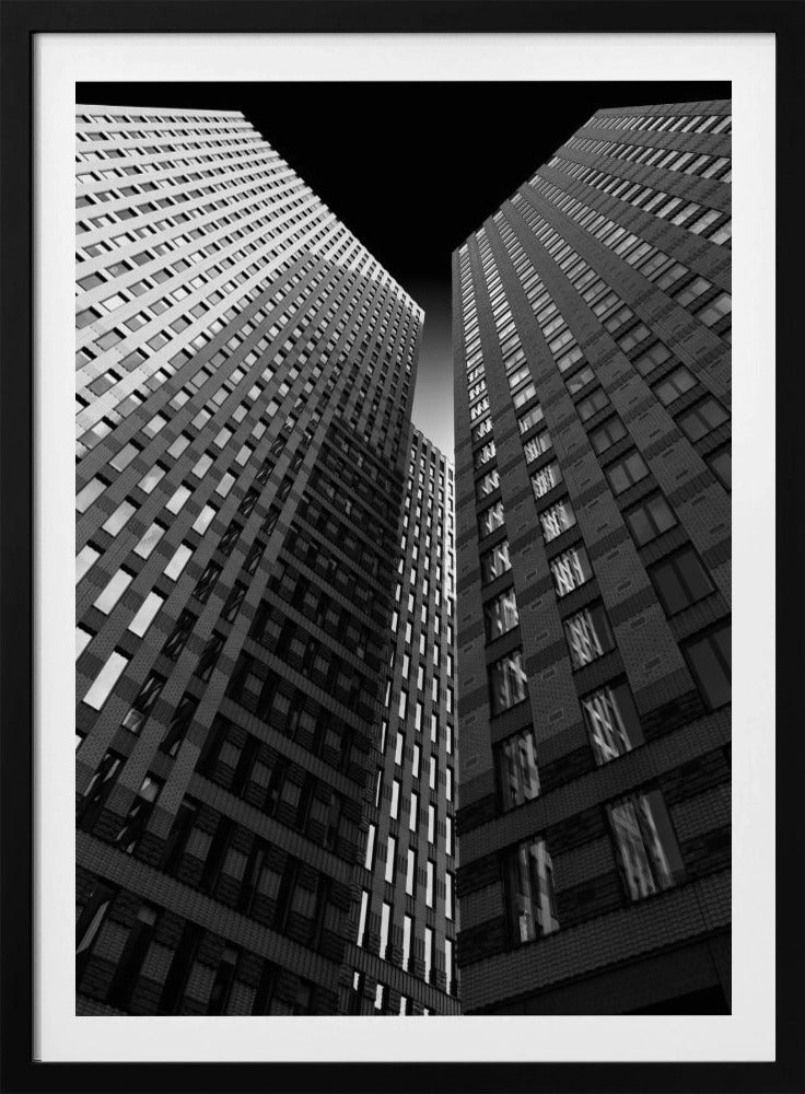 Between giants | Poster