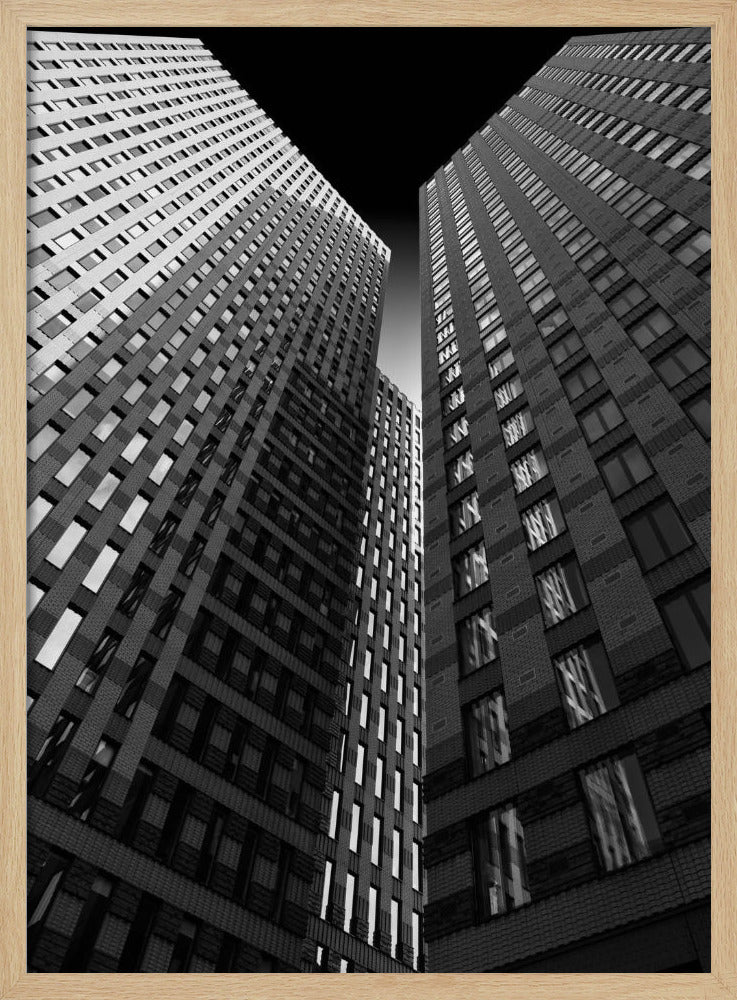 Between giants | Poster