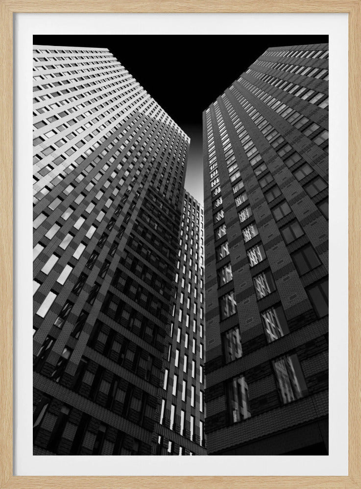 Between giants | Poster