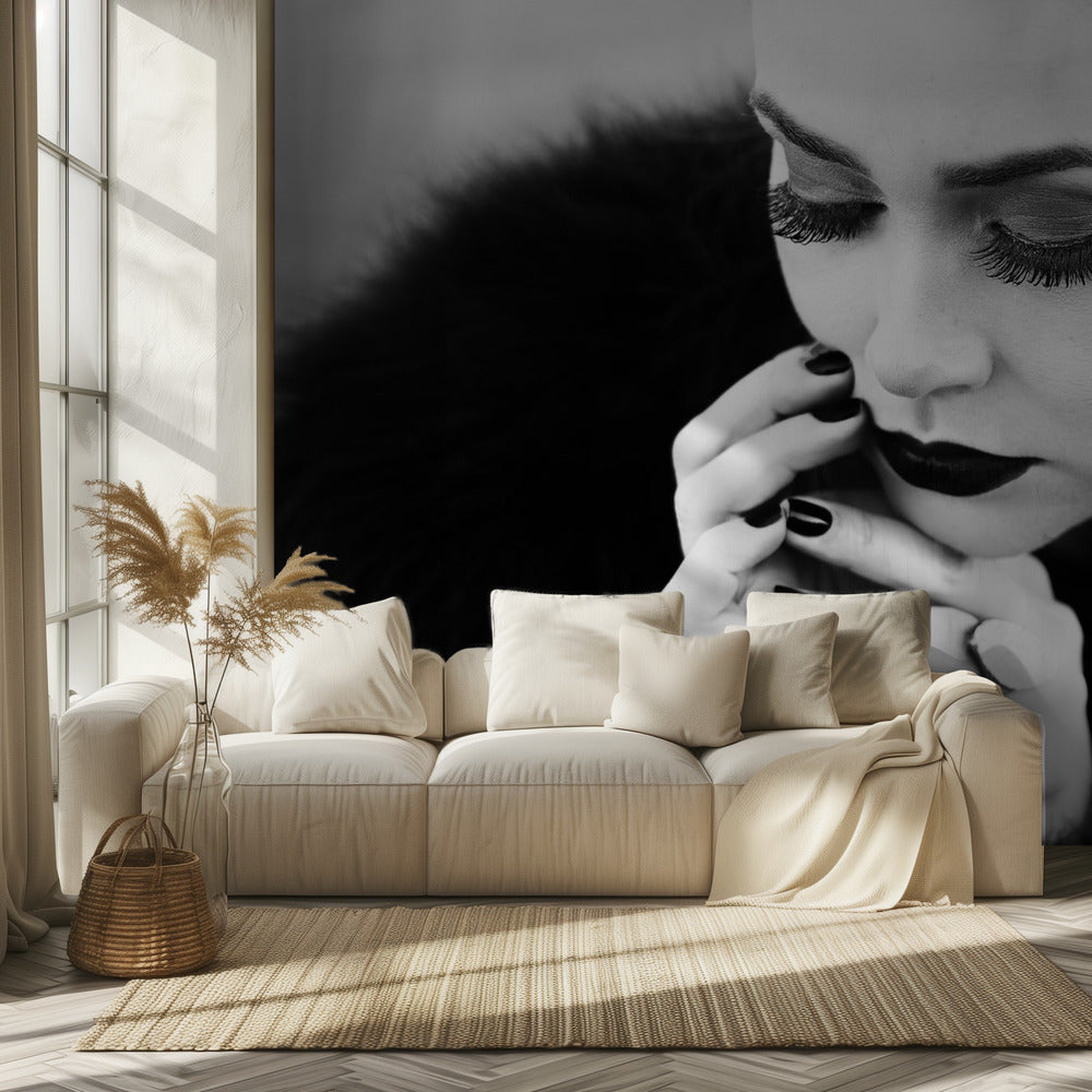 between fingers | Wallpaper