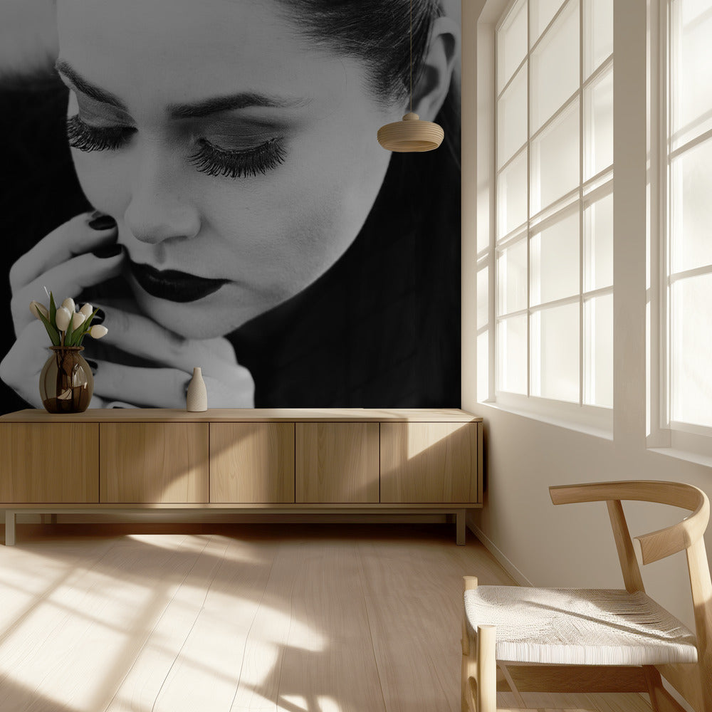 between fingers | Wallpaper