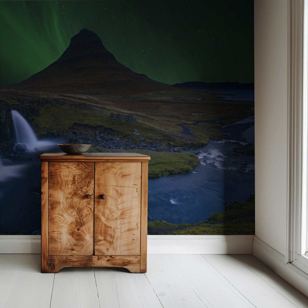 Kirkjufell...   Under a boreal green sky | Wallpaper