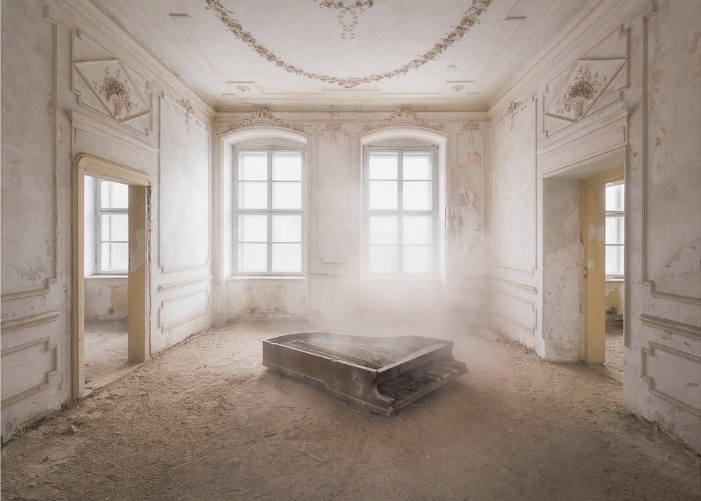 Abandoned Piano in the Dust | Wallpaper