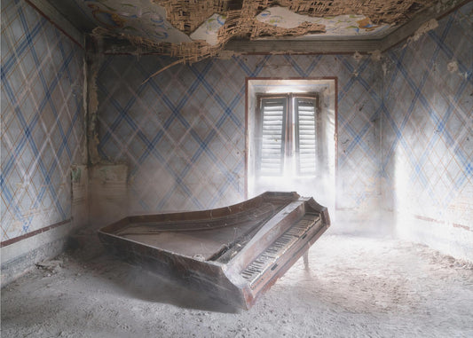 Broken Piano | Wallpaper