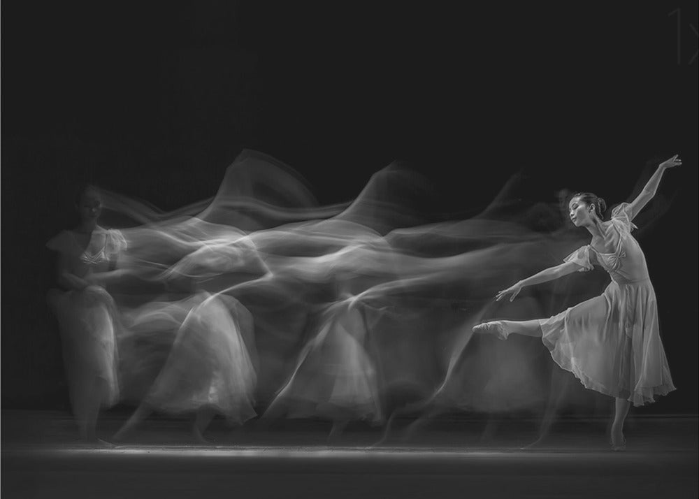 Waves of Balerina | Canvas