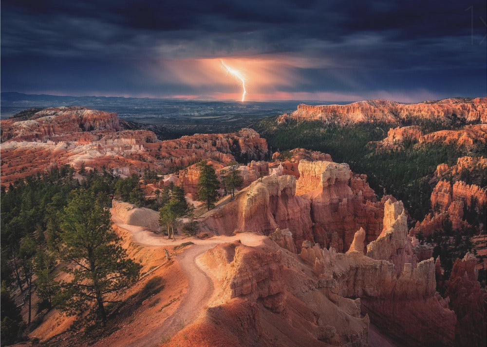 Lightning over Bryce Canyon | Wallpaper